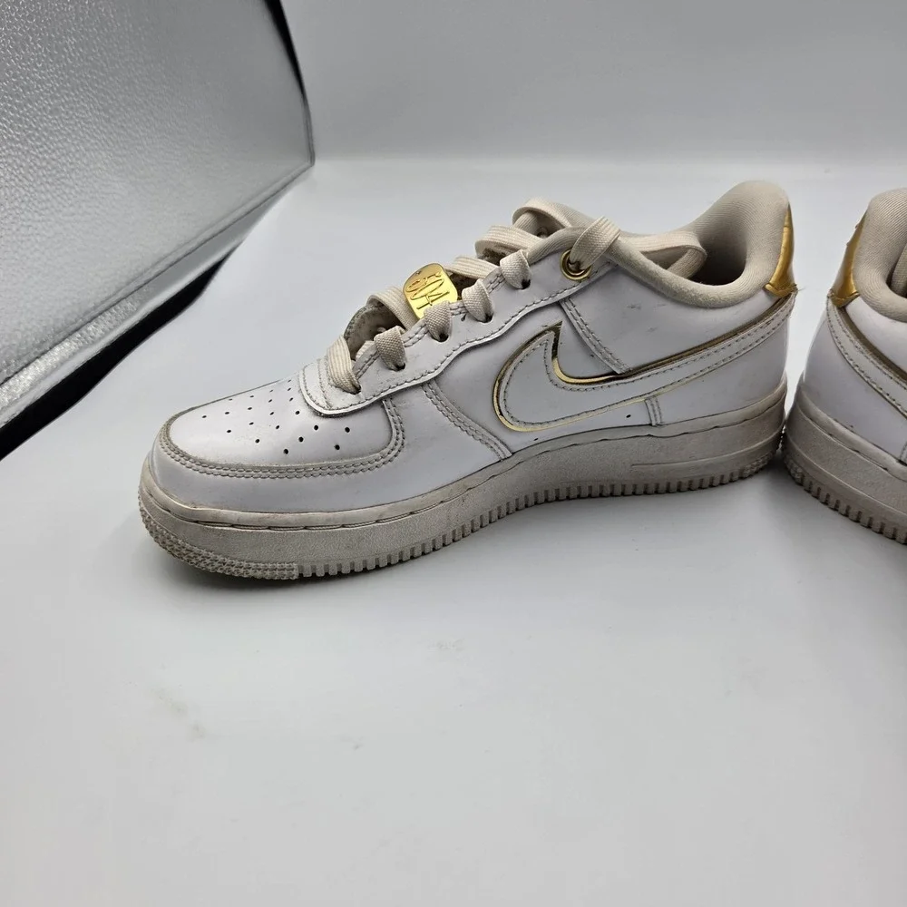 Nike Air Force 1 Low NOLA White / Gold Patent Leather Size 5Y